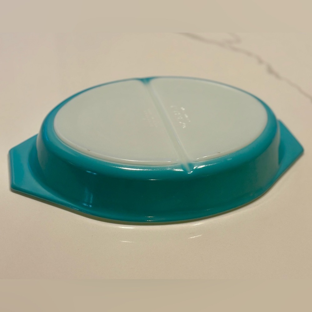 Pyrex Turquoise Blue Divided Casserole Dish - 1 1/2 QT - Picture 4 of 6